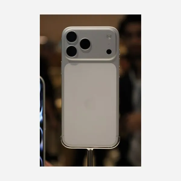 Customer photo of iPhone 17 Pro Max